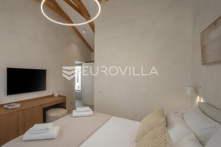 Istra, Labin, vrhunska moderna villa D, grijani bazen 48 m², 2365 m² uređene okućnice