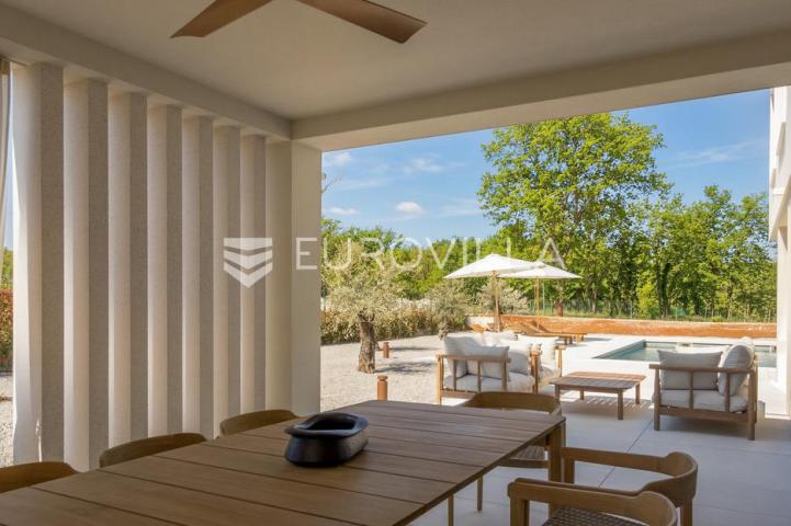 Istra, Labin, vrhunska moderna villa D, grijani bazen 48 m², 2365 m² uređene okućnice