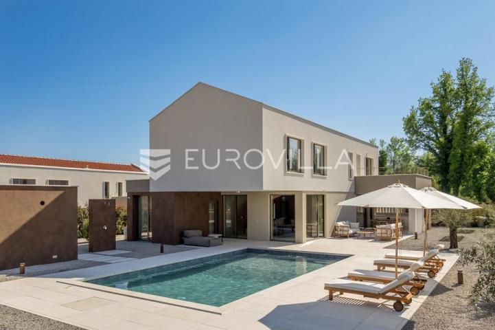 Istra, Labin, vrhunska moderna villa D, grijani bazen 48 m², 2365 m² uređene okućnice