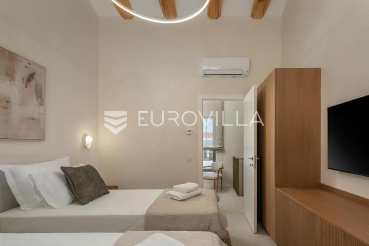 Istra, Labin, vrhunska moderna villa D, grijani bazen 48 m², 2365 m² uređene okućnice