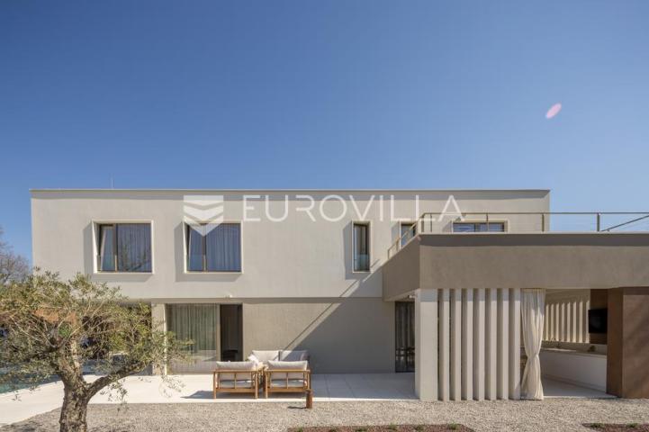 Istra, Labin, vrhunska moderna villa D, grijani bazen 48 m², 2365 m² uređene okućnice