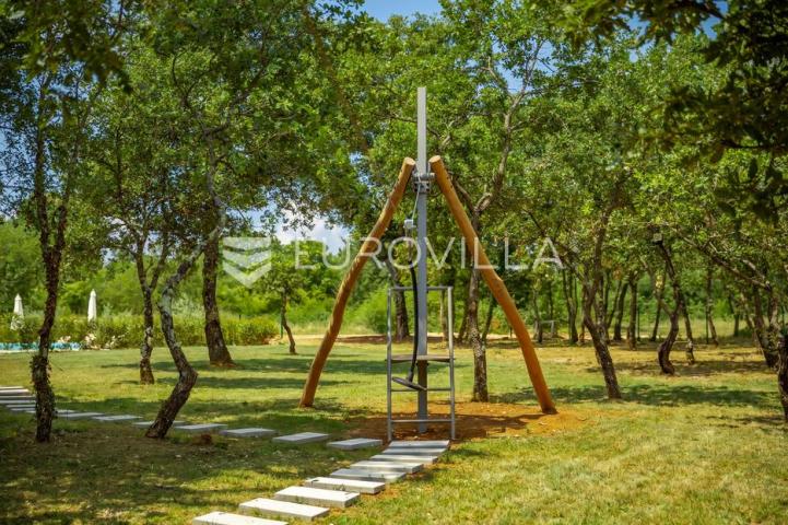 Istra, Labin, vrhunska moderna villa D, grijani bazen 48 m², 2365 m² uređene okućnice