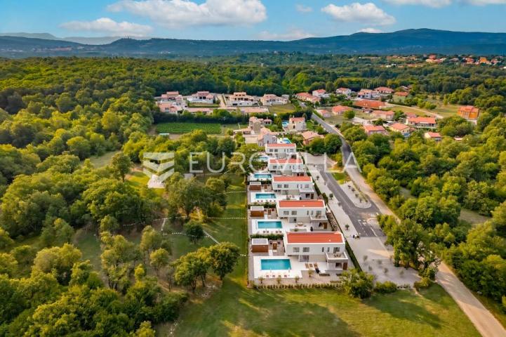 Istra, Labin, vrhunska moderna villa D, grijani bazen 48 m², 2365 m² uređene okućnice