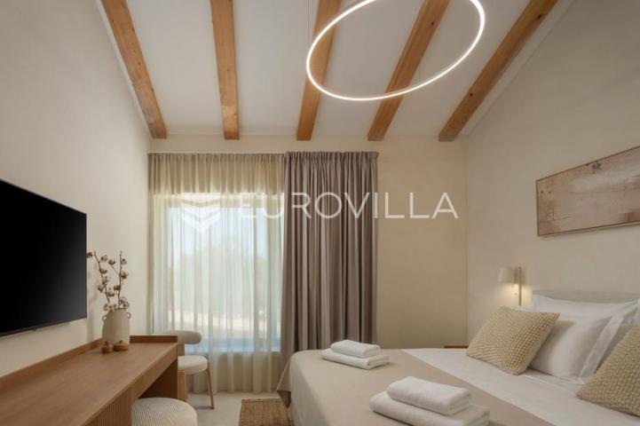 Istra, Labin, vrhunska moderna villa D, grijani bazen 48 m², 2365 m² uređene okućnice