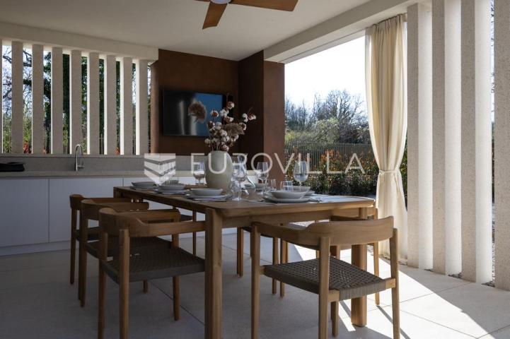 Istra, Labin, vrhunska moderna villa D, grijani bazen 48 m², 2365 m² uređene okućnice