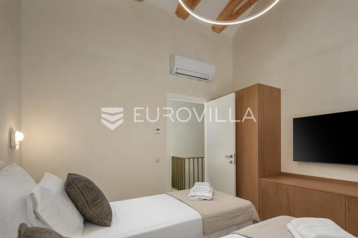 Istra, Labin, vrhunska moderna villa D, grijani bazen 48 m², 2365 m² uređene okućnice