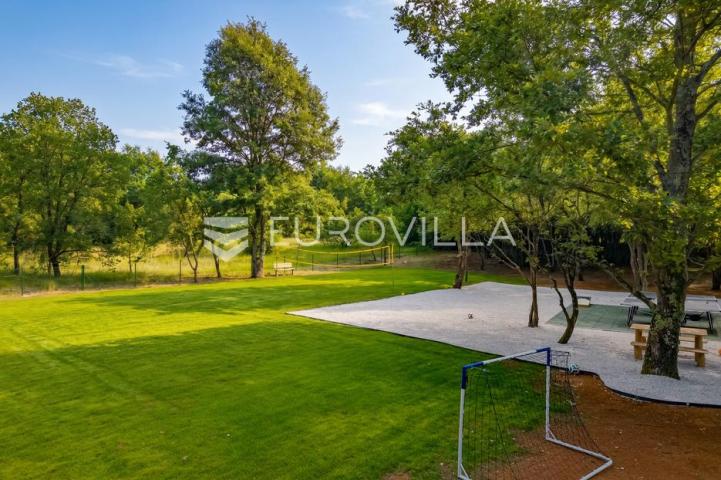 Istra, Labin, vrhunska moderna villa D, grijani bazen 48 m², 2365 m² uređene okućnice