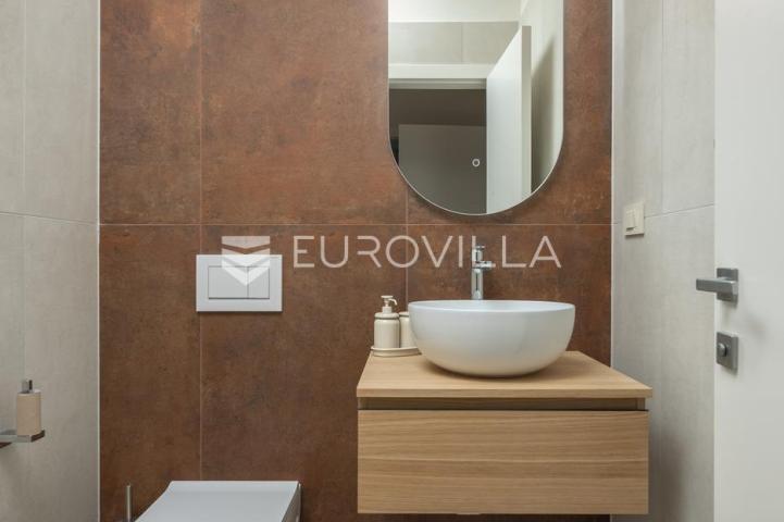 Istra, Labin, vrhunska moderna villa D, grijani bazen 48 m², 2365 m² uređene okućnice