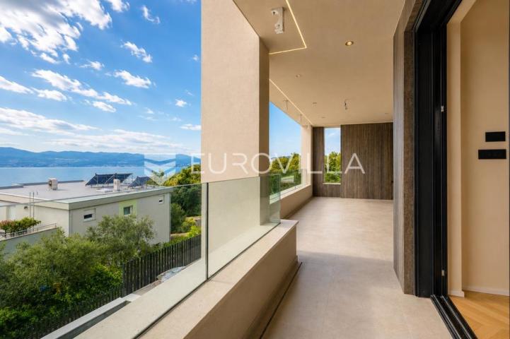 Kostrena, Rožići, ekskluzivan penthouse 200 m², panoramski pogled na more