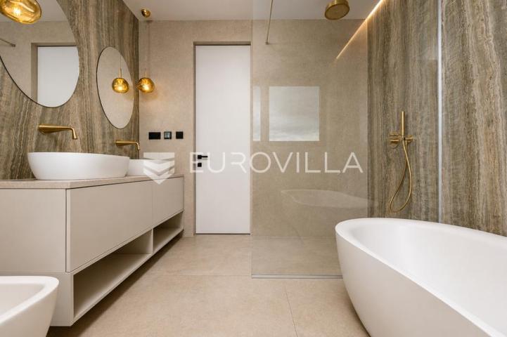Kostrena, Rožići, ekskluzivan penthouse 200 m², panoramski pogled na more