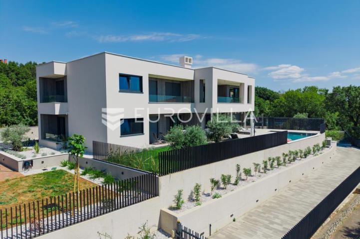 Kostrena, Rožići, ekskluzivan penthouse 200 m², panoramski pogled na more
