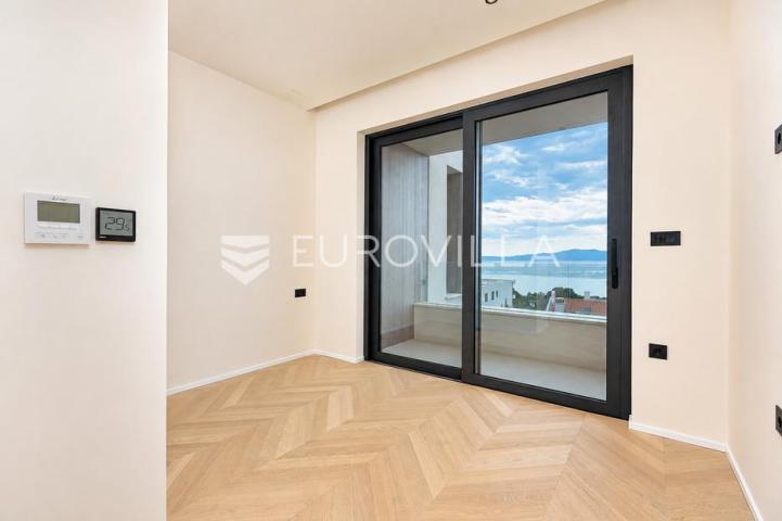 Kostrena, Rožići, ekskluzivan penthouse 200 m², panoramski pogled na more