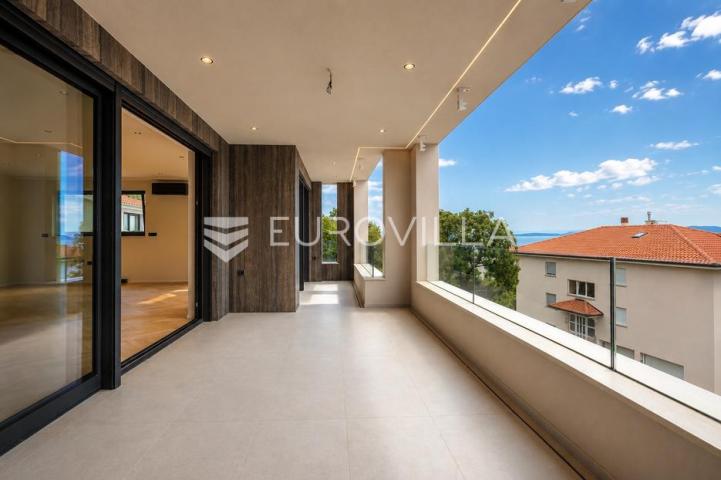 Kostrena, Rožići, ekskluzivan penthouse 200 m², panoramski pogled na more