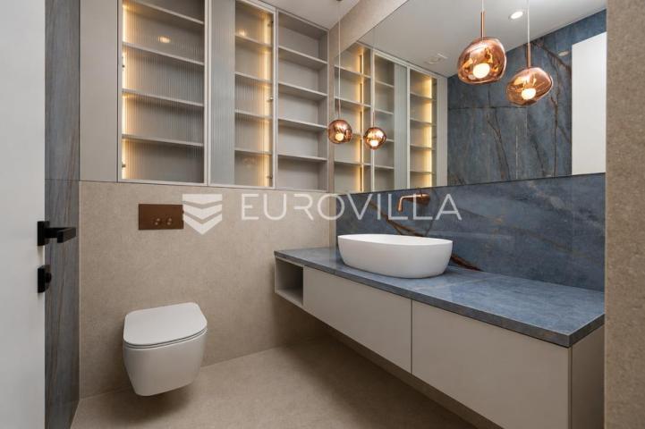 Kostrena, Rožići, ekskluzivan penthouse 200 m², panoramski pogled na more