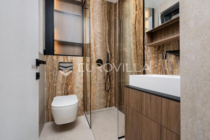 Kostrena, Rožići, ekskluzivan penthouse 200 m², panoramski pogled na more