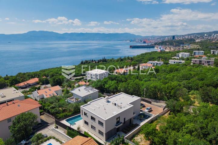 Kostrena, Rožići, ekskluzivan penthouse 200 m², panoramski pogled na more