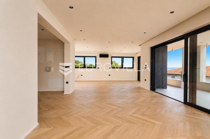 Kostrena, Rožići, ekskluzivan penthouse 200 m², panoramski pogled na more