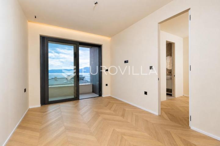 Kostrena, Rožići, ekskluzivan penthouse 200 m², panoramski pogled na more