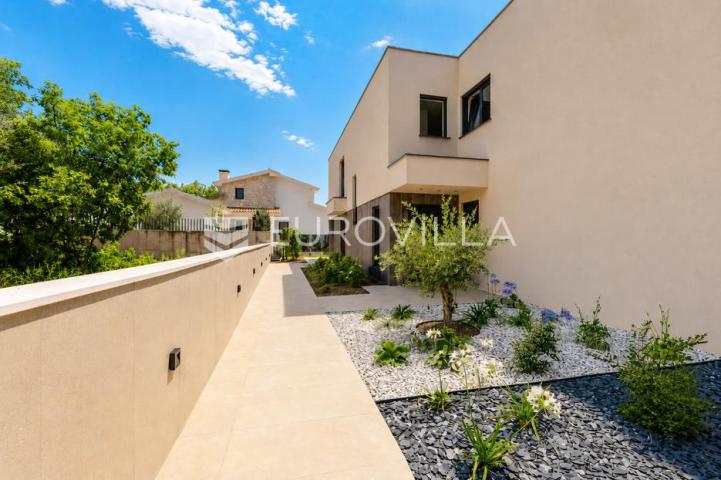 Kostrena, Rožići, ekskluzivan penthouse 200 m², panoramski pogled na more