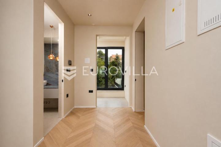 Kostrena, Rožići, ekskluzivan penthouse 200 m², panoramski pogled na more