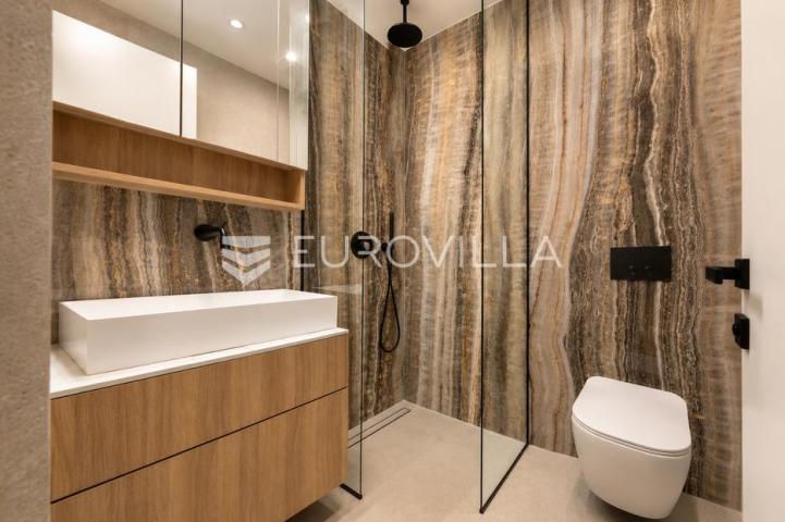 Kostrena, Rožići, ekskluzivan penthouse 200 m², panoramski pogled na more