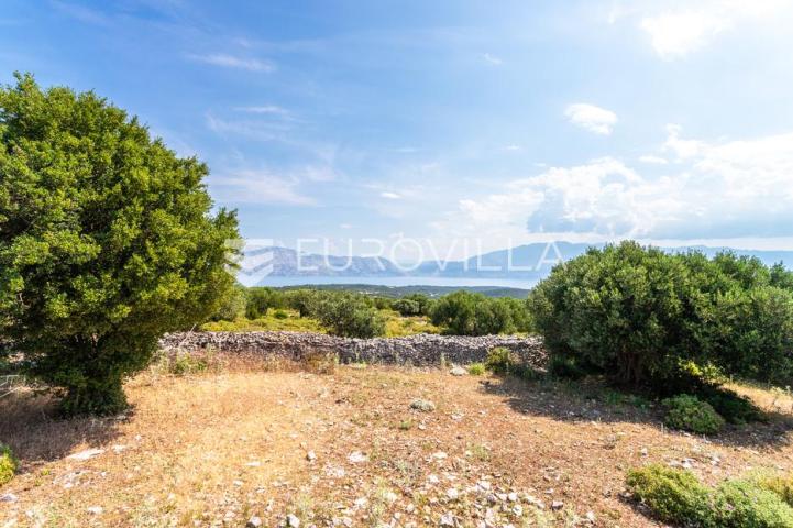 Pučišća, otok Brač, INVESTICIJA građevno zemljište ukupne površine 10.436 m² s građevinskom dozvolom