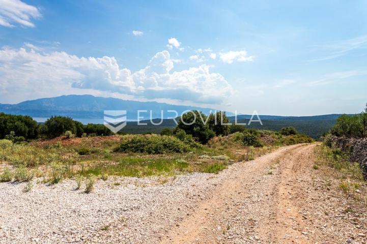 Pučišća, otok Brač, INVESTICIJA građevno zemljište ukupne površine 10.436 m² s građevinskom dozvolom
