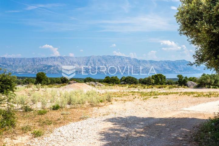Pučišća, otok Brač, INVESTICIJA građevno zemljište ukupne površine 10.436 m² s građevinskom dozvolom