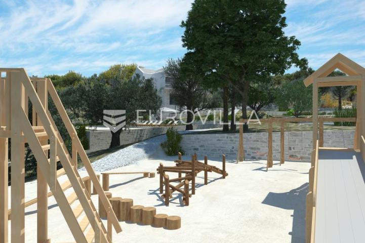 Pučišća, otok Brač, INVESTICIJA građevno zemljište ukupne površine 10.436 m² s građevinskom dozvolom