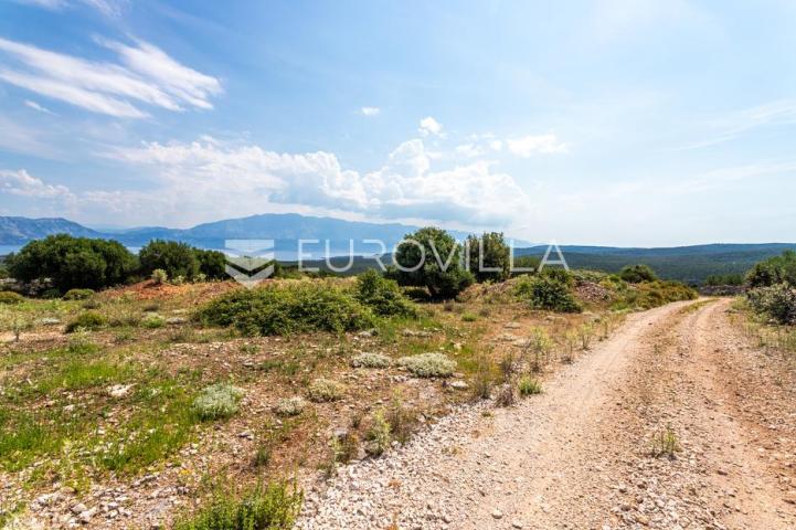 Pučišća, otok Brač, INVESTICIJA građevno zemljište ukupne površine 10.436 m² s građevinskom dozvolom