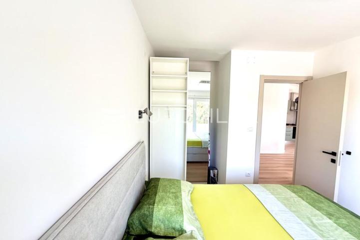 Split, Gripe, dvosoban tek renovirani stan na odličnoj lokaciji