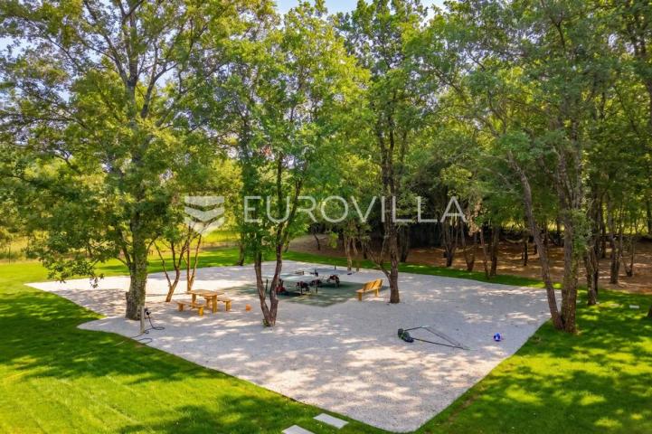 Istra, Labin, vrhunska moderna villa C, grijani bazen 48 m², 2386 m² uređene okućnice