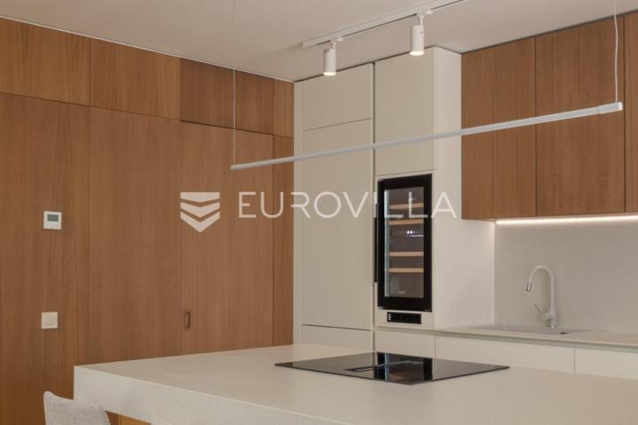 Istra, Labin, vrhunska moderna villa C, grijani bazen 48 m², 2386 m² uređene okućnice