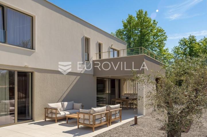 Istra, Labin, vrhunska moderna villa C, grijani bazen 48 m², 2386 m² uređene okućnice