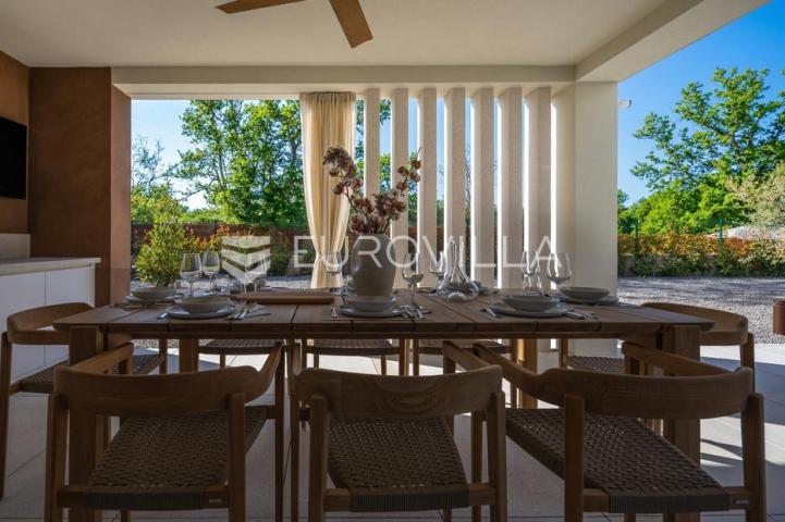 Istra, Labin, vrhunska moderna villa C, grijani bazen 48 m², 2386 m² uređene okućnice