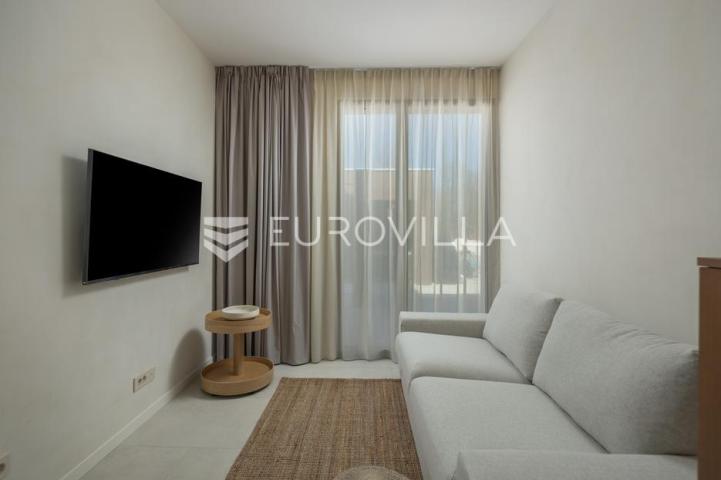 Istra, Labin, vrhunska moderna villa C, grijani bazen 48 m², 2386 m² uređene okućnice
