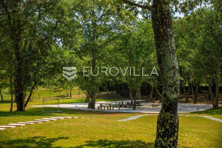 Istra, Labin, vrhunska moderna villa C, grijani bazen 48 m², 2386 m² uređene okućnice