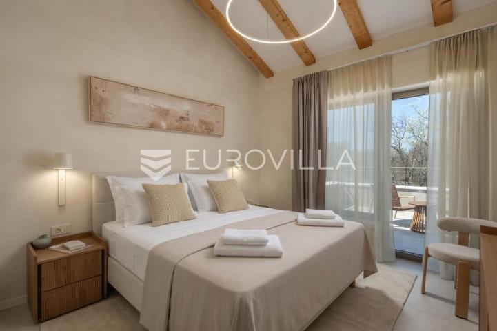 Istra, Labin, vrhunska moderna villa C, grijani bazen 48 m², 2386 m² uređene okućnice