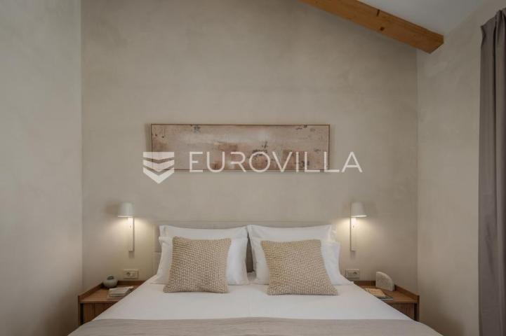 Istra, Labin, vrhunska moderna villa C, grijani bazen 48 m², 2386 m² uređene okućnice