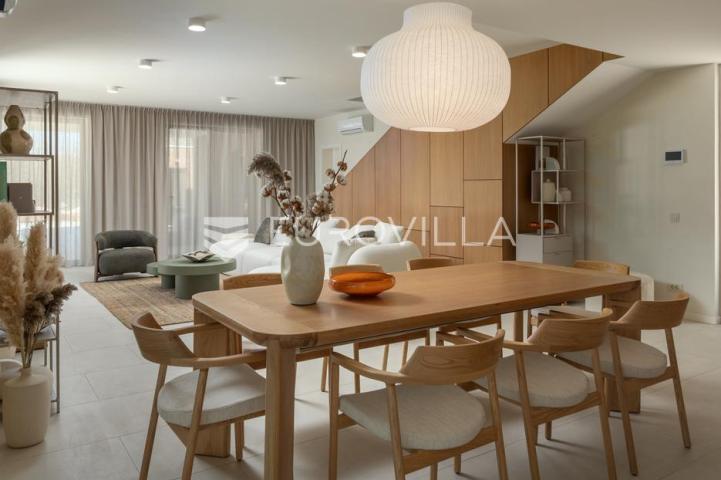 Istra, Labin, vrhunska moderna villa C, grijani bazen 48 m², 2386 m² uređene okućnice