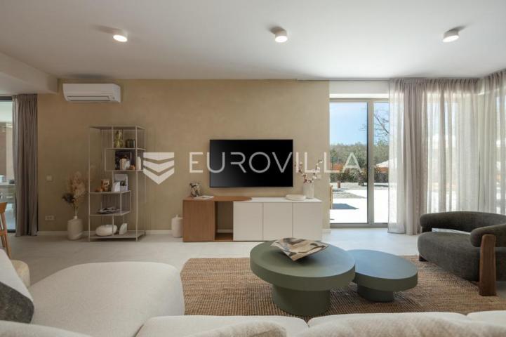 Istra, Labin, vrhunska moderna villa C, grijani bazen 48 m², 2386 m² uređene okućnice
