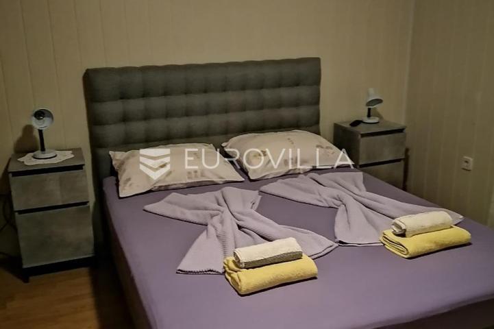 Otok Rab, Lopar, višenamjenska kuća s poslovnom i stambenom namjenom na atraktivnoj lokaciji