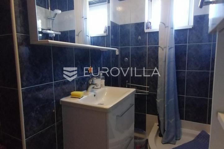 Otok Rab, Lopar, višenamjenska kuća s poslovnom i stambenom namjenom na atraktivnoj lokaciji