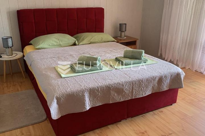 Otok Rab, Lopar, višenamjenska kuća s poslovnom i stambenom namjenom na atraktivnoj lokaciji