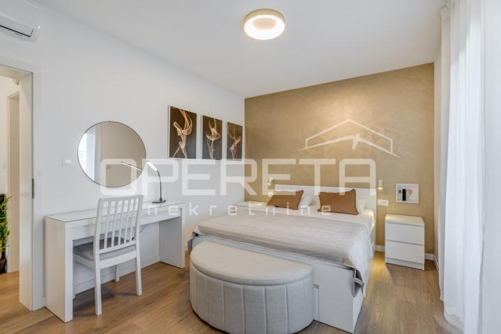 Novoizgrađena moderna vila s garažom i bazenom, Kaštel Novi