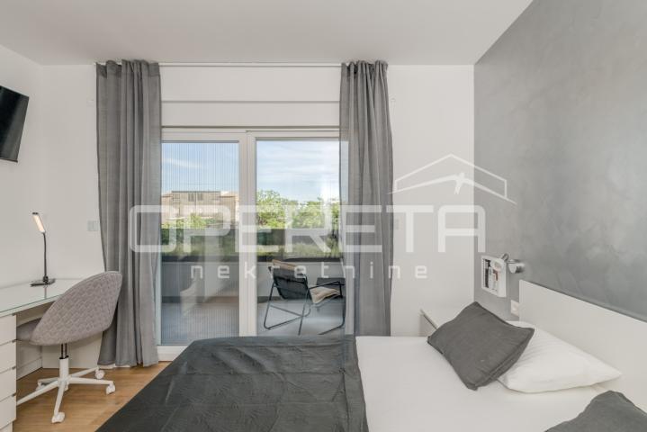 Novoizgrađena moderna vila s garažom i bazenom, Kaštel Novi