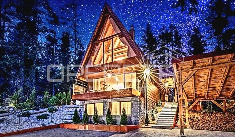 LOVINAC, LIKA, DVIJE KUĆE PRODAJA, IDEALNO ZA TURIZAM