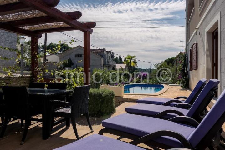 Apartman s vrtom tik do mora, Brač