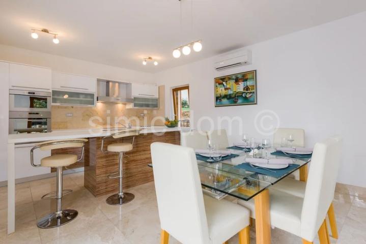 Apartman s vrtom tik do mora, Brač