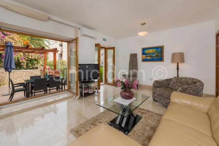 Apartman s vrtom tik do mora, Brač